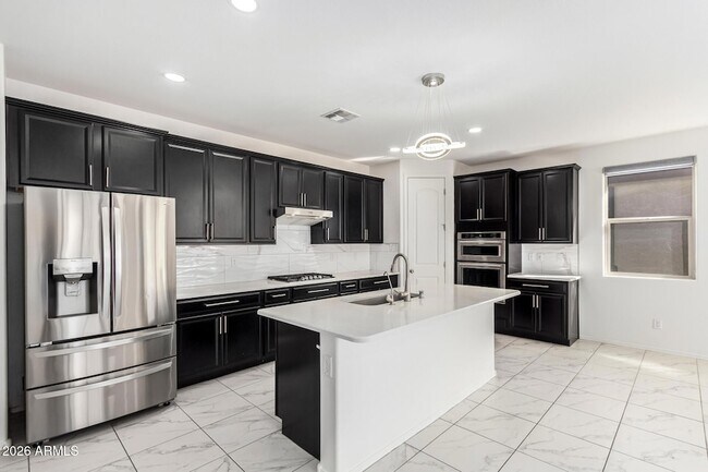 Building Photo - 665 E Rojo Way