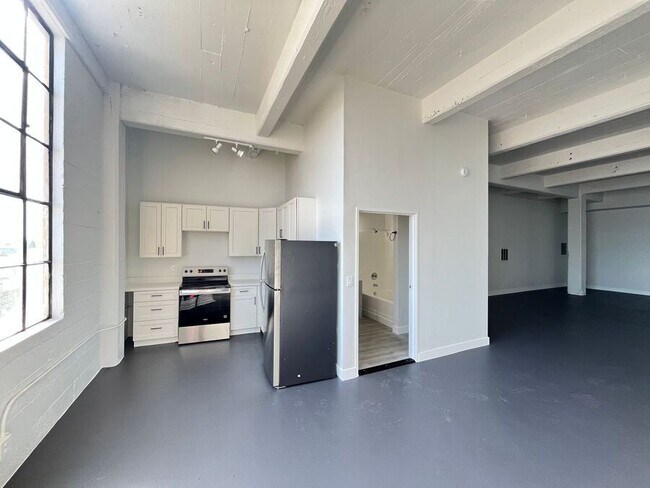 Building Photo - 1341 58th Ave