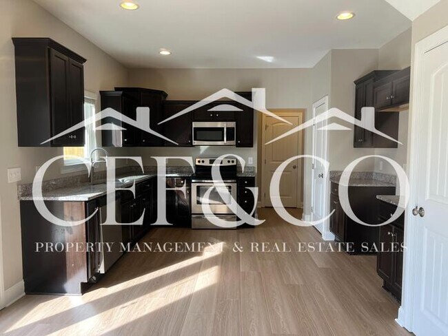 Building Photo - Spacious 3 bedroom 2.5 bedroom available in Moore!