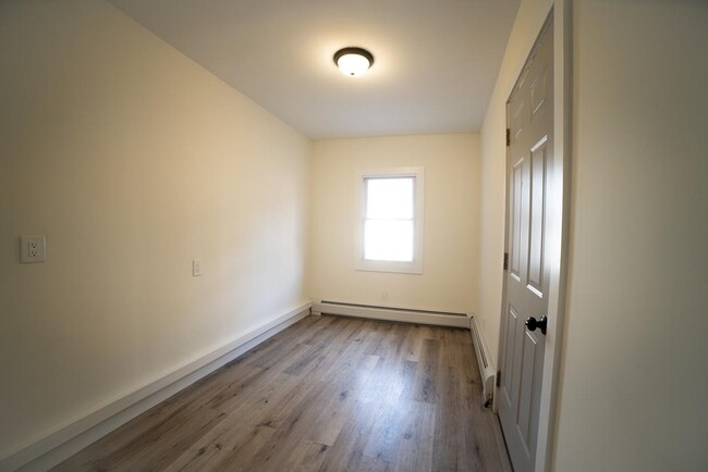 Building Photo - 206 48th St