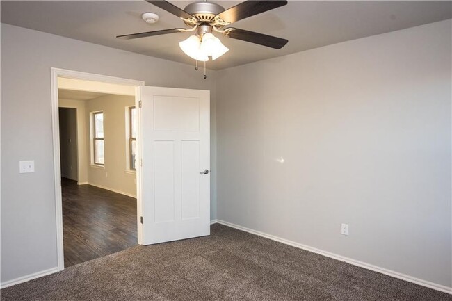 Building Photo - 8818 SW 45th St