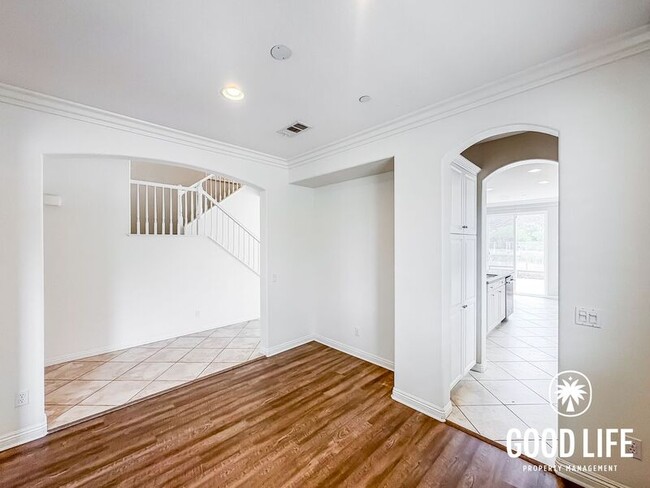 Building Photo - 3896 Lake Cir Dr