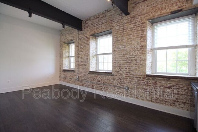 Building Photo - 515 N Washington St
