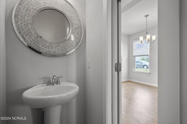 Building Photo - 7334 Chipley Dr