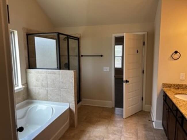 Building Photo - Spacious 5BR/4BA Home in Desirable Lexington Neighborhood – Bright Layout, Great Storage & Prime ...