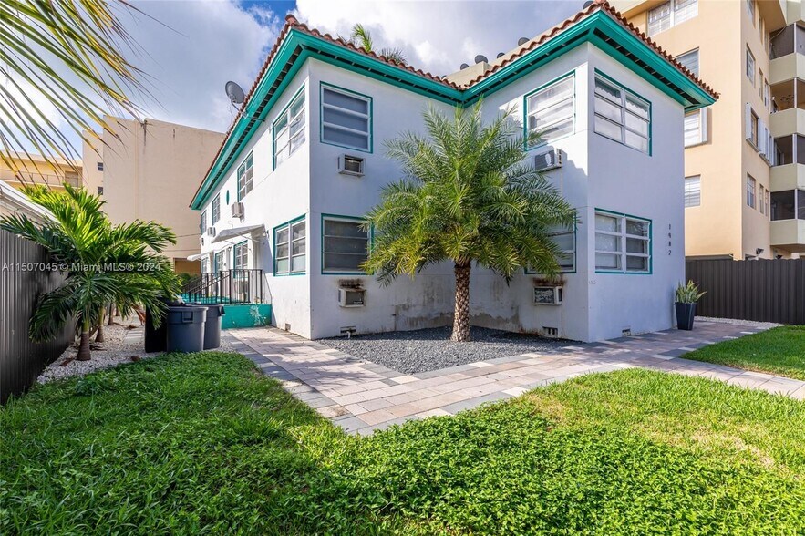 Building Photo - 1982 Marseille Dr