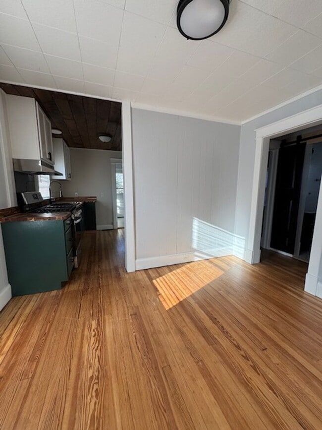 Building Photo - Renovated single family in downtown Lexington