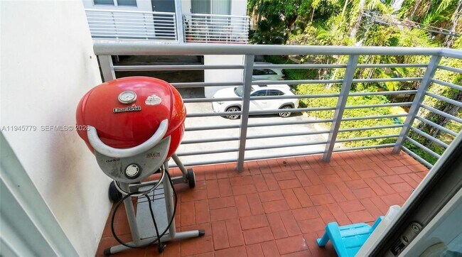 Building Photo - 235 Antilla Ave