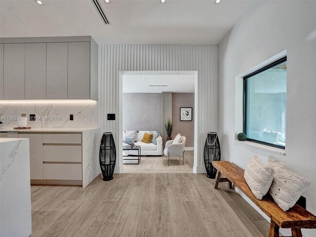 Building Photo - 2066 NE 174th St