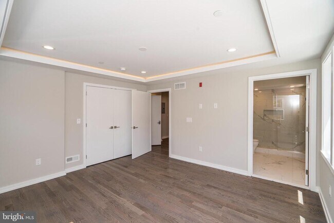 Building Photo - 1701 Bainbridge St