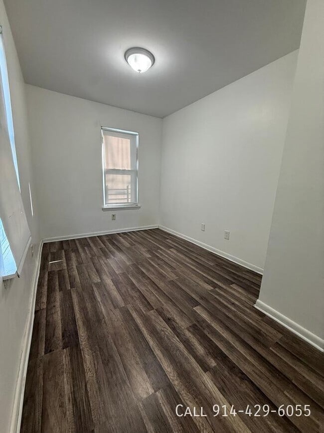 Building Photo - 83 Maple Pl