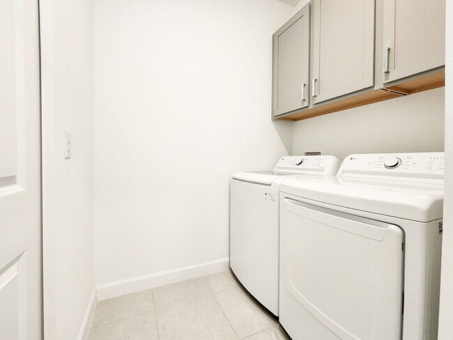 Building Photo - 2322 Antarus Dr NW