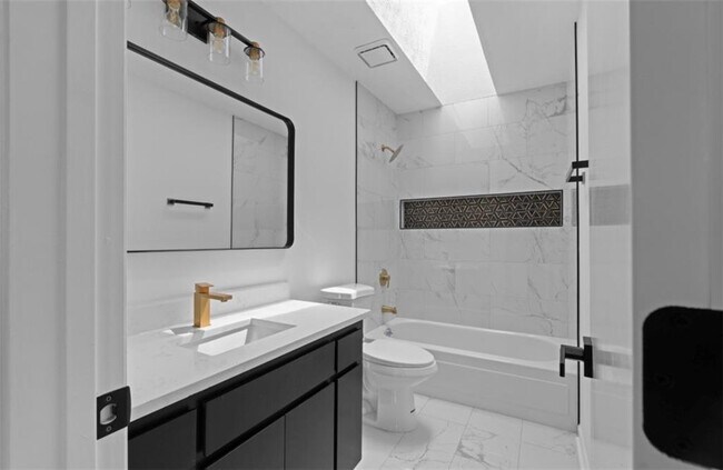 Building Photo - 5111 Manitou Way SW