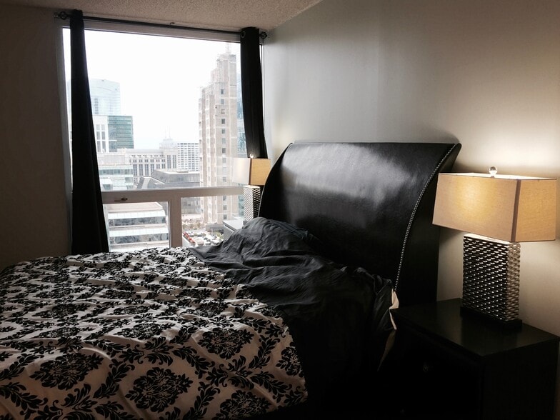 Building Photo - 200 N Dearborn St