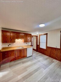 Building Photo - 22 Temple St