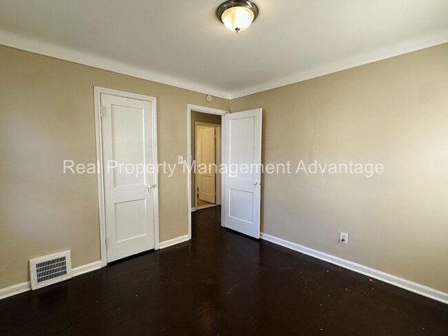 Building Photo - Ferndale Charm Close to Everything - Bay W...