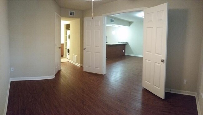 Building Photo - 7685 Northcross Dr