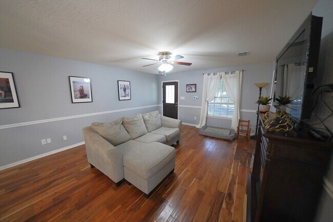 Building Photo - Gorgeous 5 Bedroom Rental in Cibolo! Realtor Commmission: $400