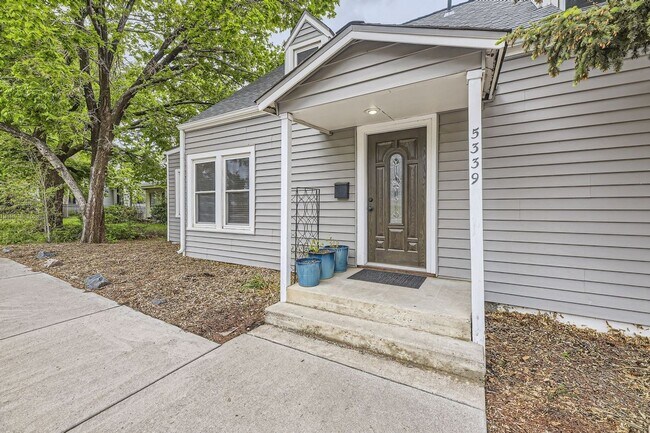 Building Photo - Charming 3BR House in Littleton