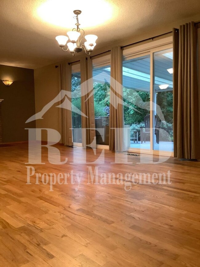 Building Photo - Central Kitsap Rambler 3 Bed 1.5 Bath 2 car garage