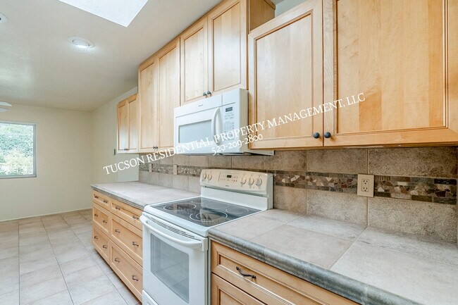 Building Photo - 5084 N Camino Del Lazo