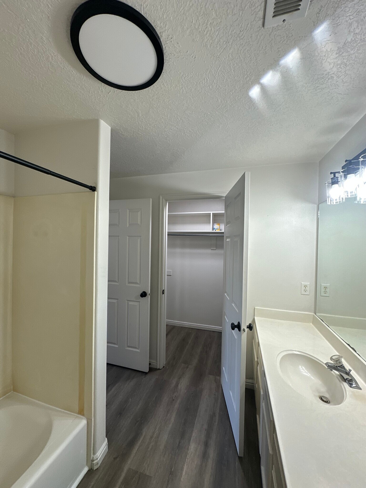 Building Photo - 1490 S 430 W #