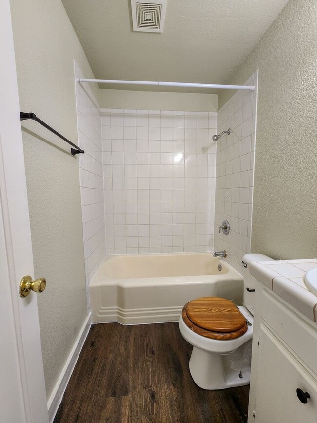 Building Photo - Newly Renovated 3 bedroom 1 bath home in Shawnee