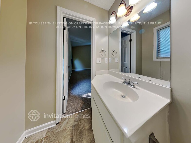 Building Photo - 2057 Kinridge Ct