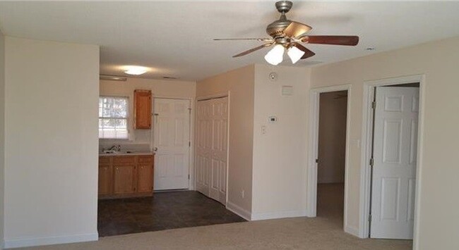 Building Photo - Available Now! Desirable 2 bed 2 bath dupl...