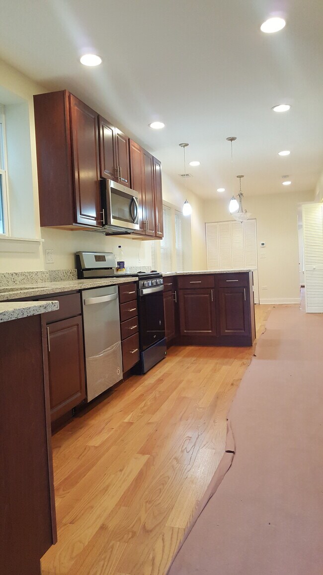 Building Photo - 6317 N Washtenaw Ave