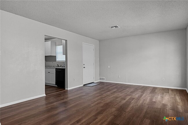 Building Photo - 1524 Eichen Rd