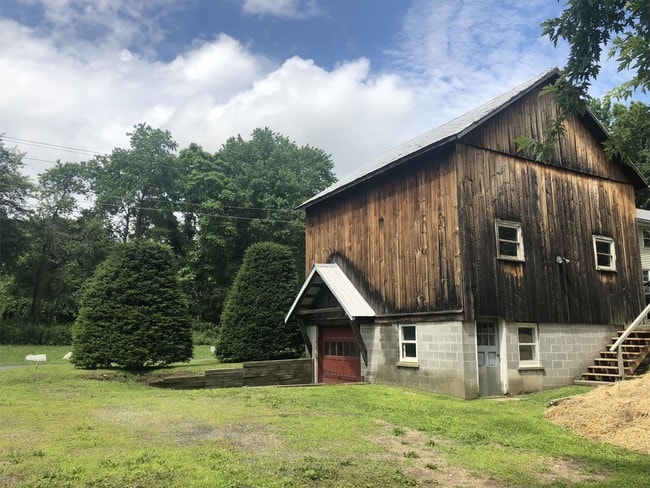 Building Photo - 37 Middle St