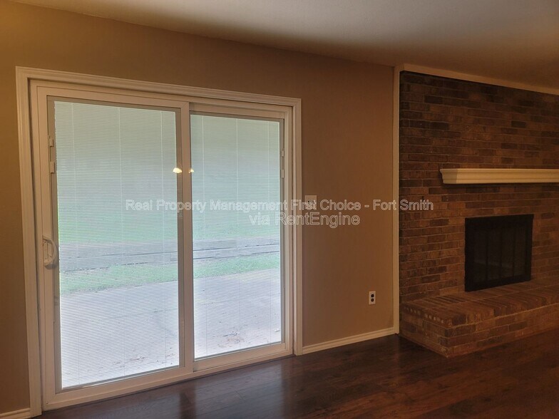 Building Photo - 306 Elfen Glen St