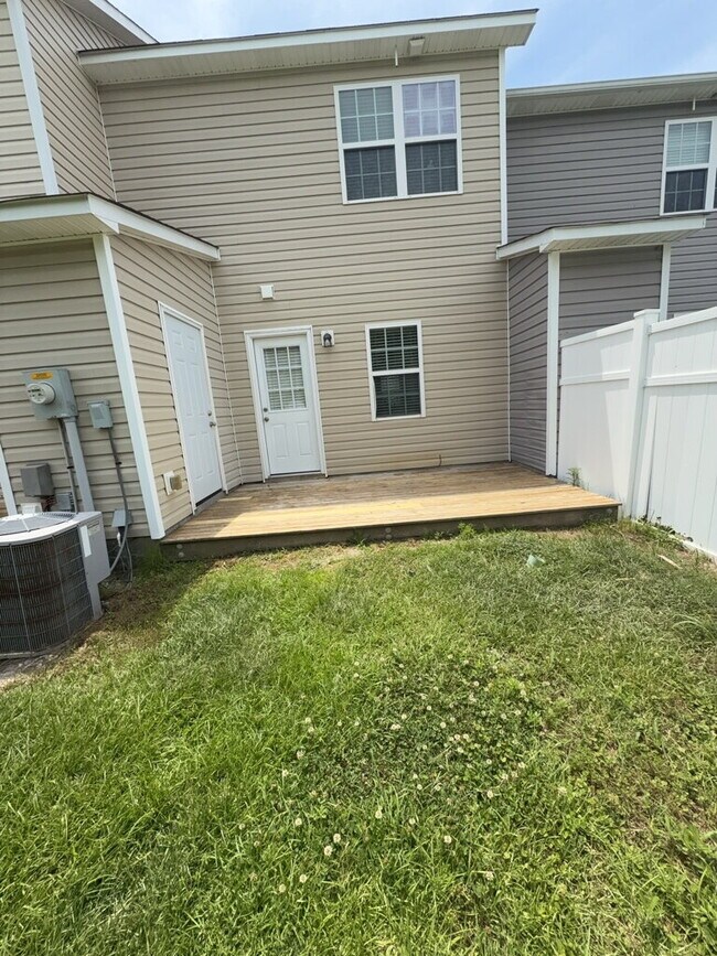 Building Photo - 207 Lanieve Ct