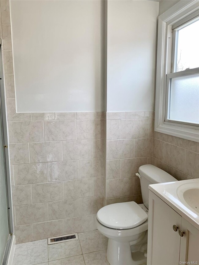 Building Photo - 15-47 209th St