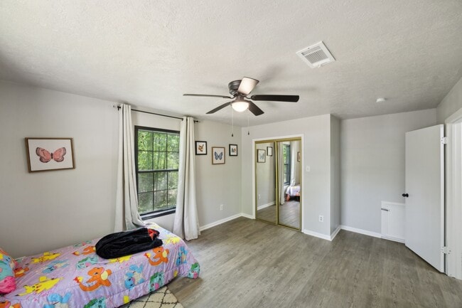 Building Photo - 10 Boat Launch Rd