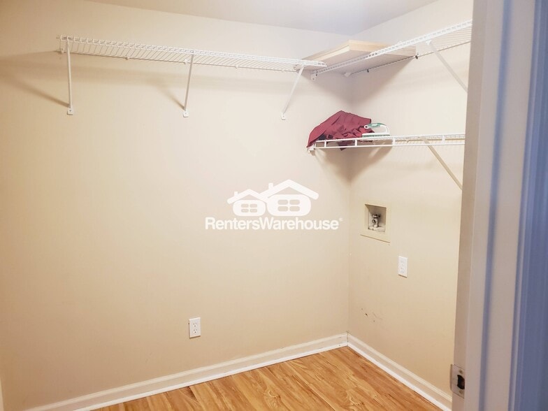 Building Photo - 141 Red Oak Ln