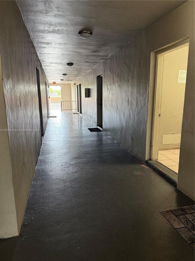 Building Photo - 13900 Lake Placid Ct