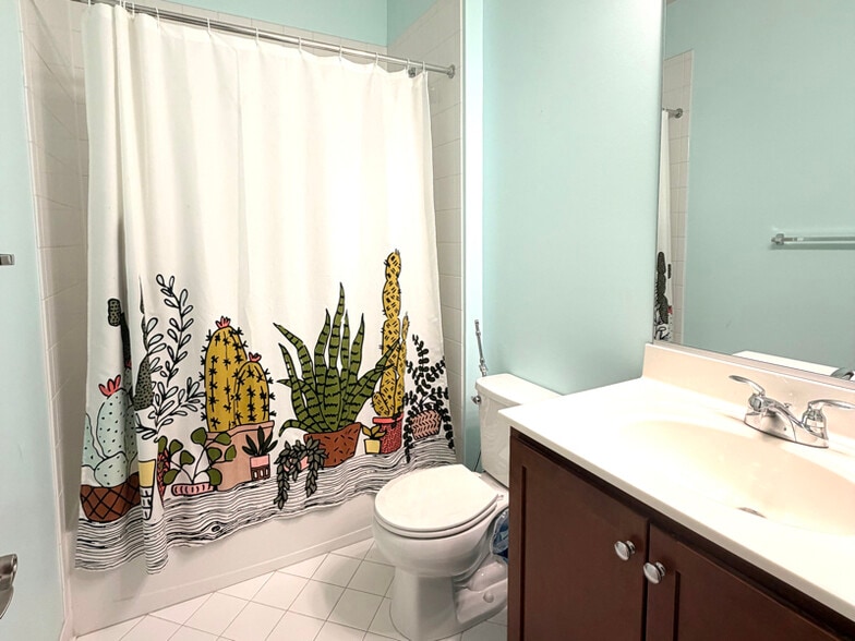 Building Photo - 81 Linden Pl