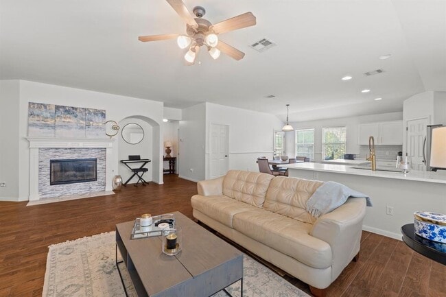 Building Photo - 2004 Dry Season Trail