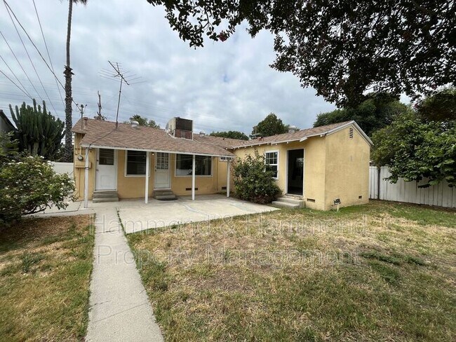 Building Photo - 18003 Saticoy St
