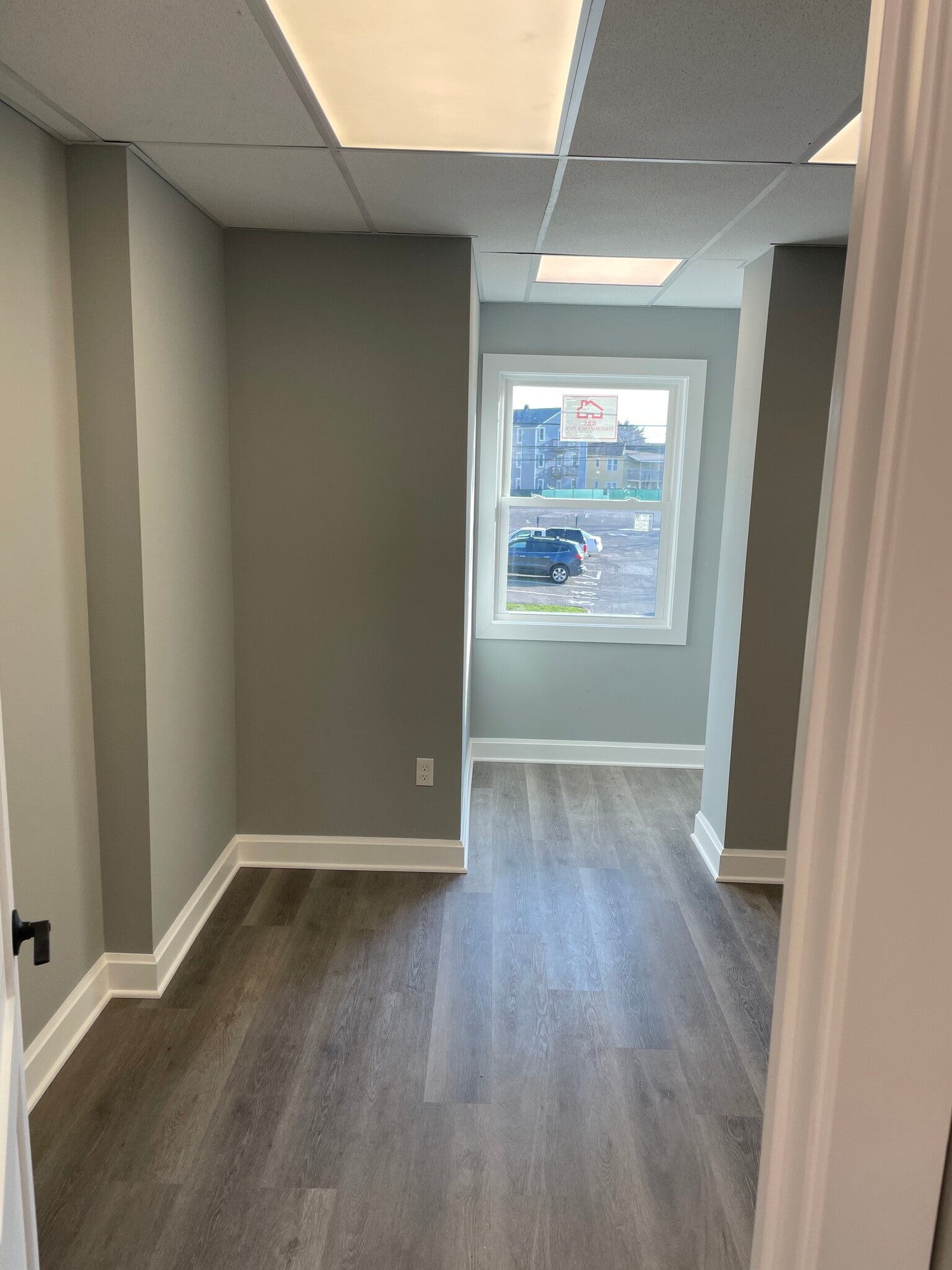 Building Photo - 127 Tunxis Hill Rd