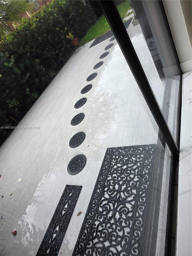 Building Photo - 6904 SW 114th Pl