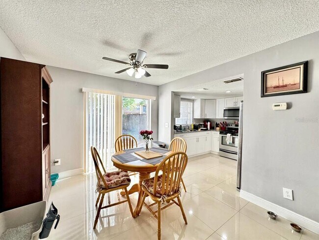 Building Photo - 5216 Tennis Ct Cir