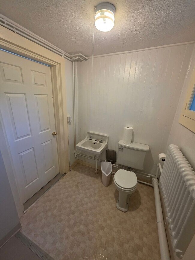 Building Photo - Charming 3 Bedroom Apartment in Millbrook, NY - *ALL UTILITIES INCLUDED