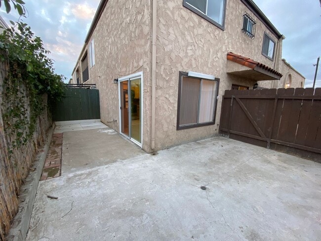 Building Photo - 2 Bedroom Townhouse in El Cajon