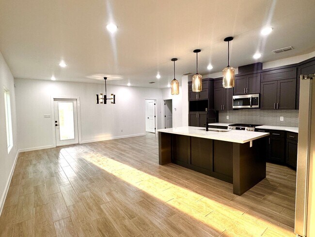 Building Photo - 1012 amezquita Dr