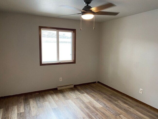 Building Photo - 608 N Walnut Ave