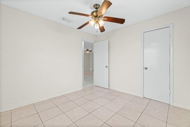 Building Photo - 4907 Gulfstream Rd