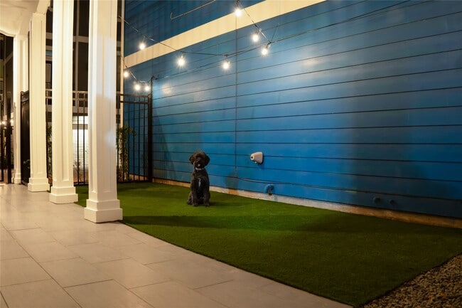 Building Photo - 1126 W 23rd St